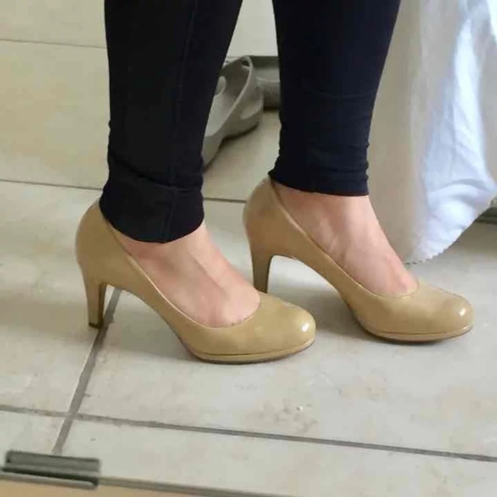 Naturalizer beige heels